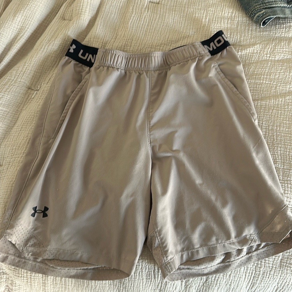 Under Armour shorts tan